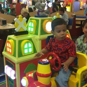 Meet your Posher, Santos